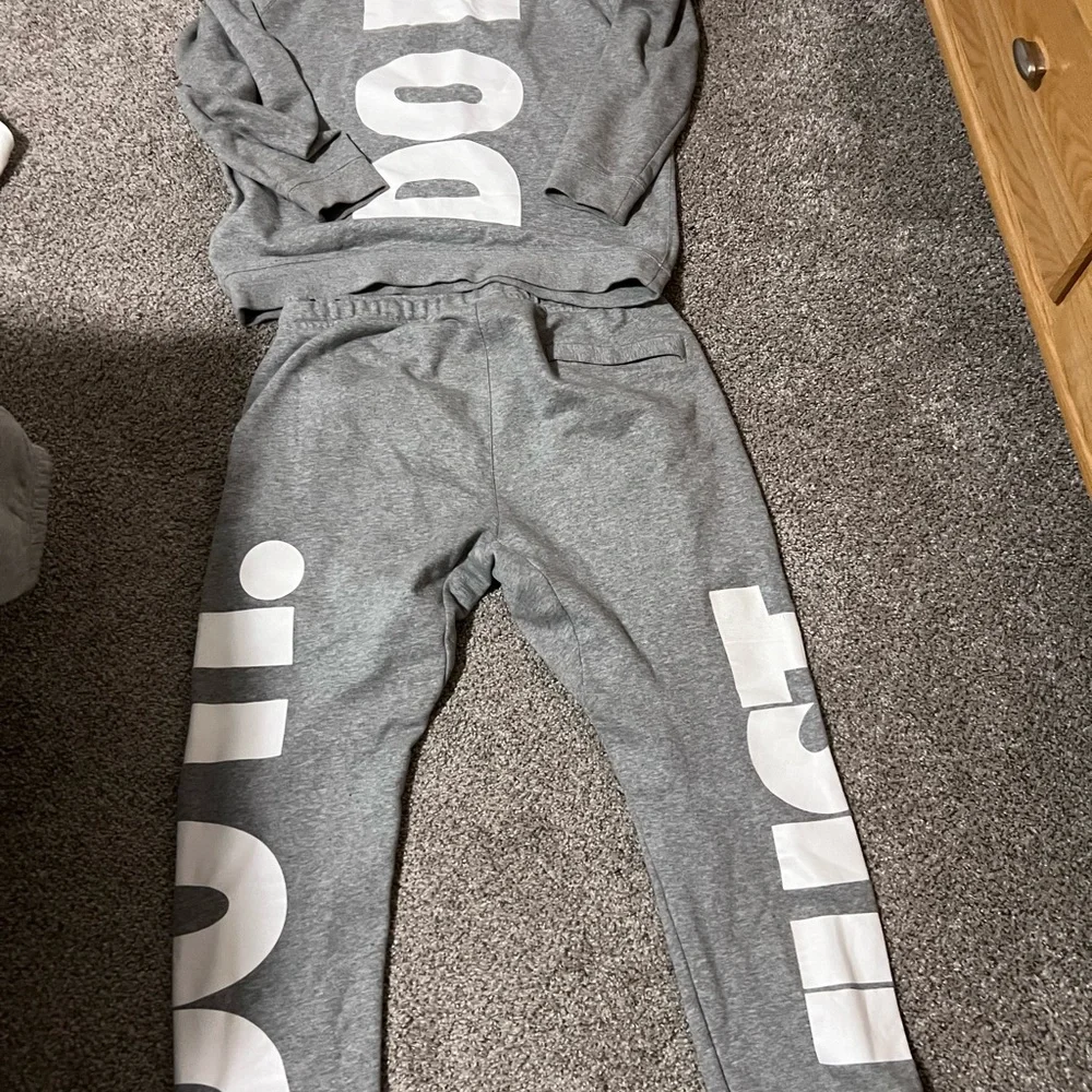 Nike (Just Do It ) Jogging Suit - Picture 2 of 2